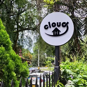Cloud9 אכסניה